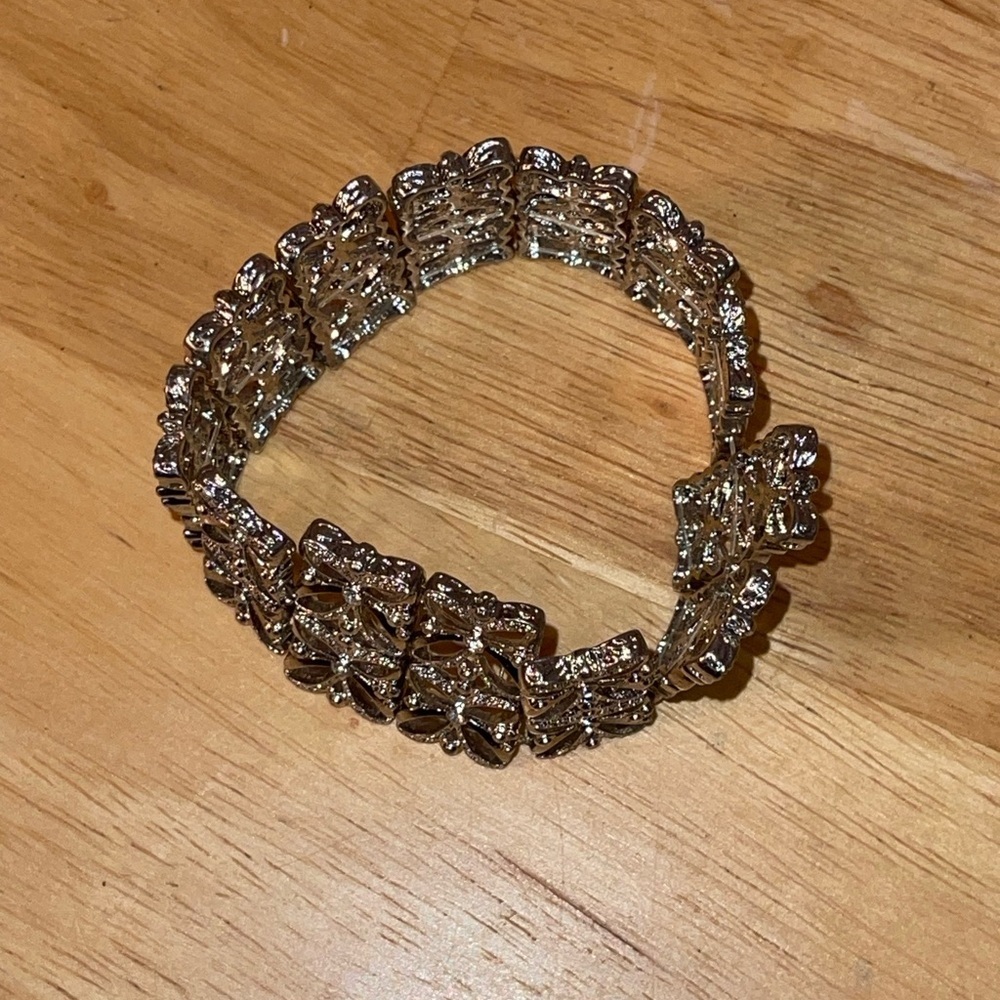 Unique silver with crystals flower bracelet - Picture 4 of 4